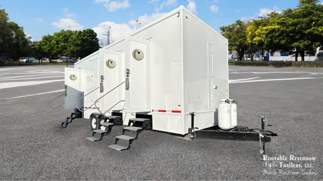 6 Station Shower Trailer Combo w/Lockers | Classic - 4 Season