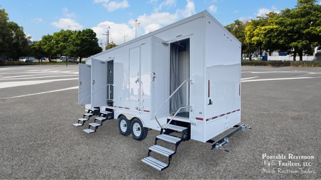 6 Station Shower Trailer Combo w/Lockers | Classic - 4 Season