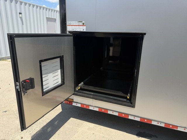 8' 6"x28' Race Trailer 2025 Spartan