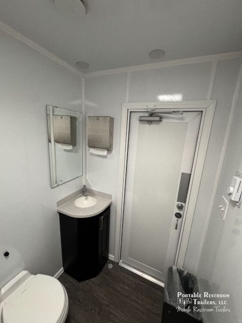 USED 3 Station Shower Trailer Combo| Classic Series - 4 Season
