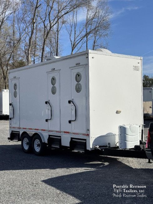 USED 3 Station Shower Trailer Combo| Classic Series - 4 Season