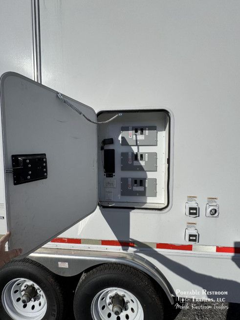 USED 3 Station Shower Trailer Combo| Classic Series - 4 Season
