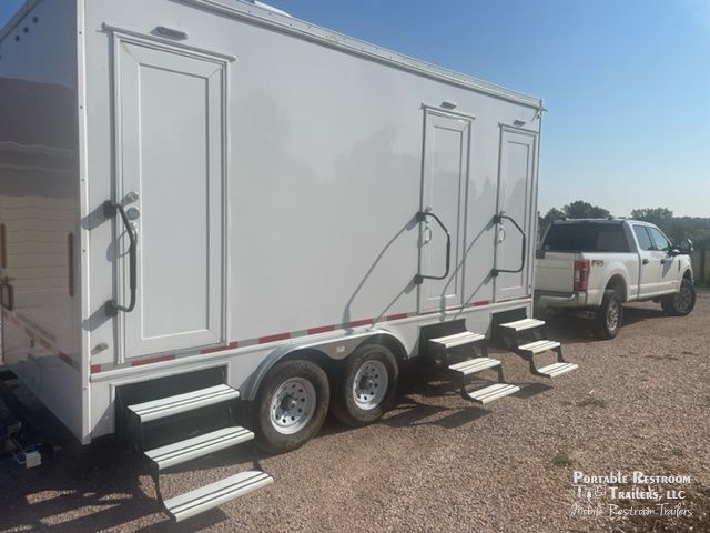 USED 3 Station Shower Trailer Combo| Classic Series - 4 Season