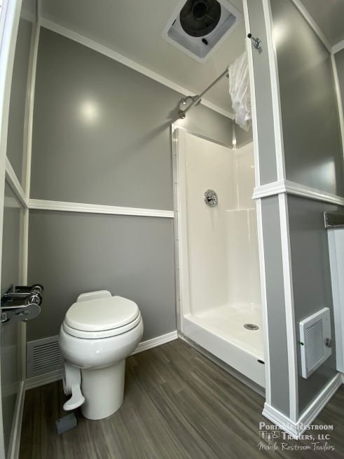 3 Station Shower Trailer Combo | Oahu Series