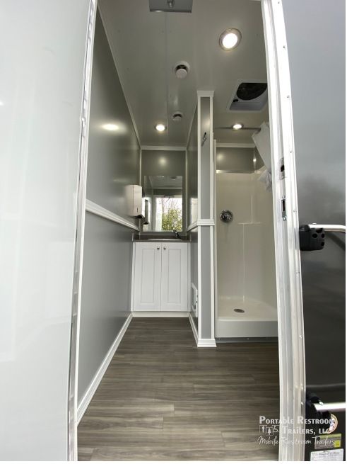 3 Station Shower Trailer Combo | Oahu Series