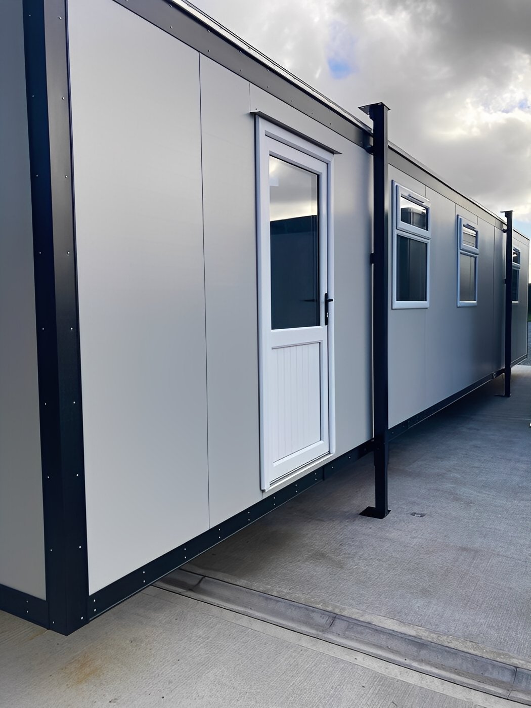 40Ft x 10Ft Jackleg Office Cabin