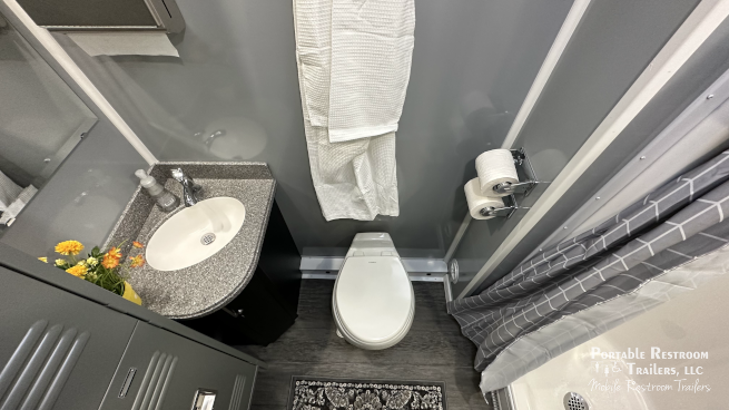 4 Station Shower Trailer Combo w/Lockers | Classic Series