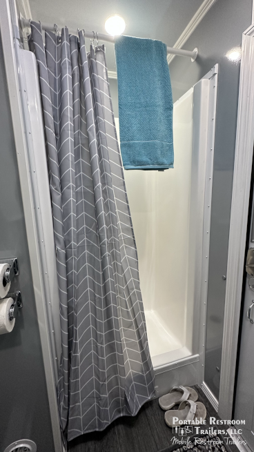 4 Station Shower Trailer Combo w/Lockers | Classic Series