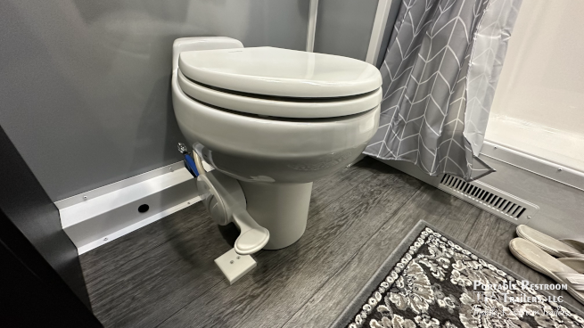 4 Station Shower Trailer Combo w/Lockers | Classic Series