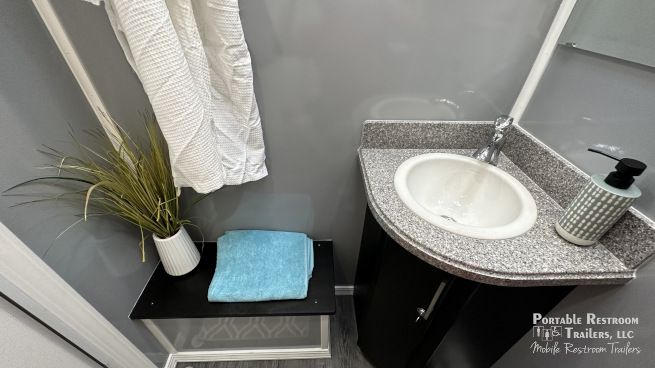6 Station Shower Trailer with Laundry Combo | Classic Series