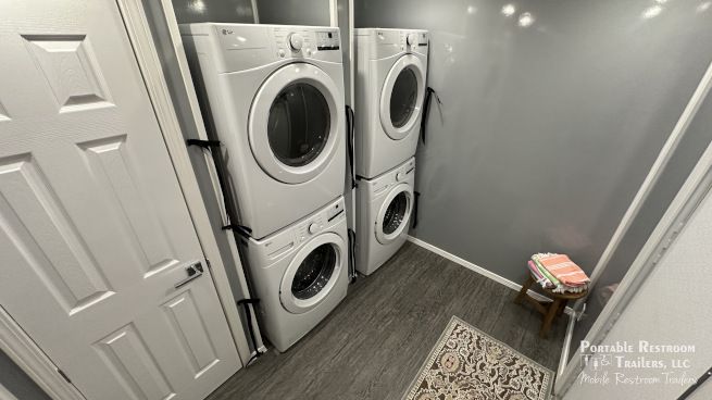 6 Station Shower Trailer with Laundry Combo | Classic Series