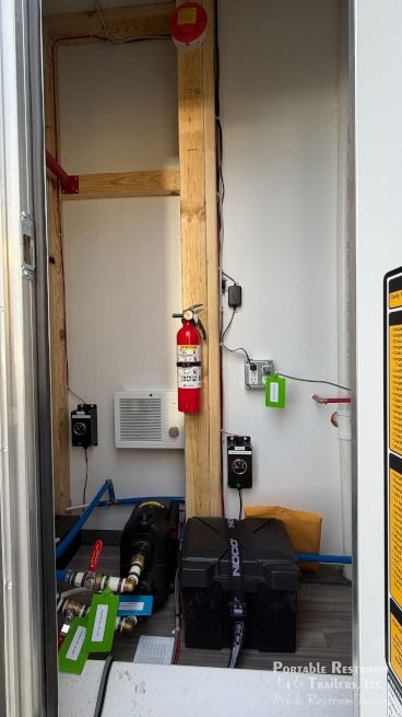 7 Station Shower Trailer Bathroom & Locker Combo with Laundry