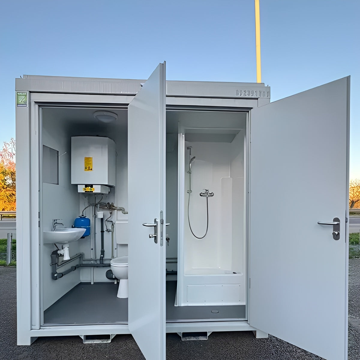 8ft x 5ft Portable Toilet & Shower Block – Insulated Steel Welfare Unit with Water Heater
