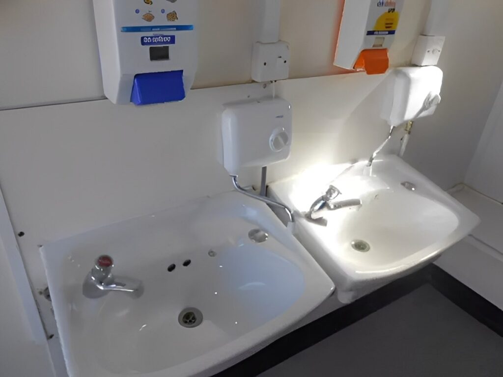 2+1 Toilet Unit