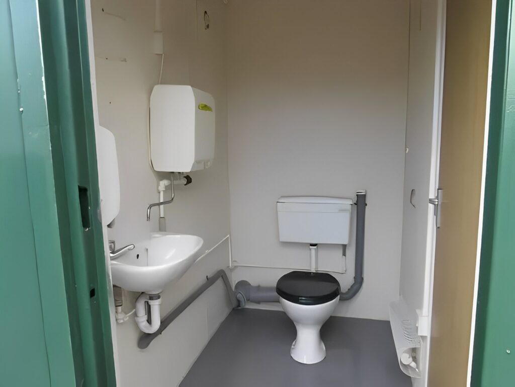 2+1 Toilet Block