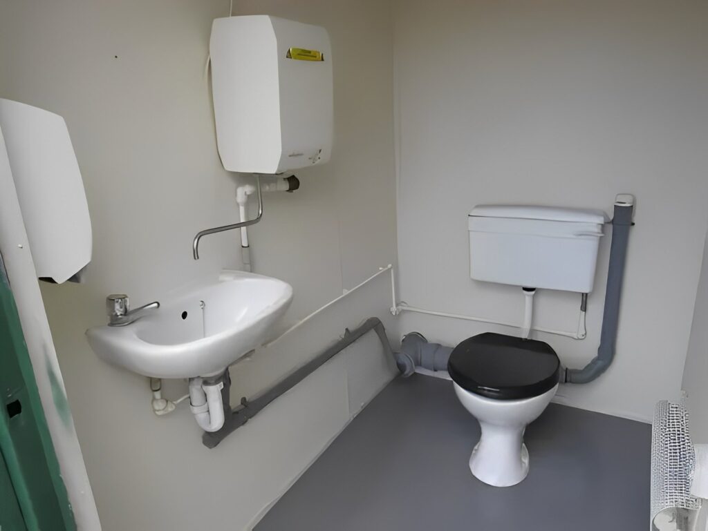 2+1 Toilet Block