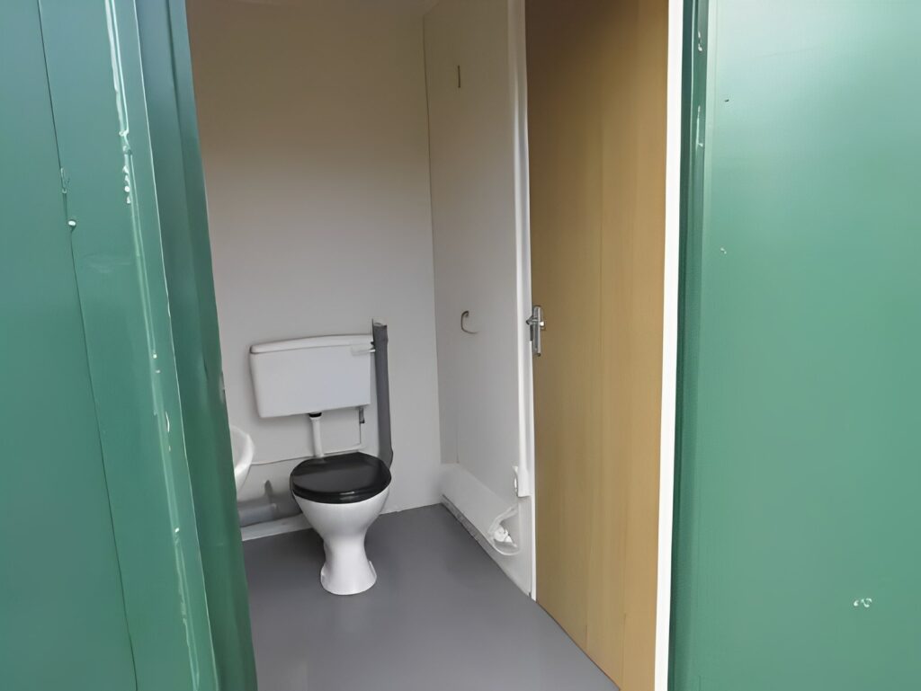 2+1 Toilet Block