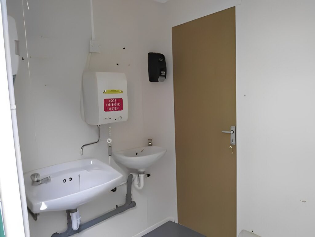 2+1 Toilet Block