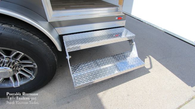 3 Station Shower Trailer Combo | Oahu Series
