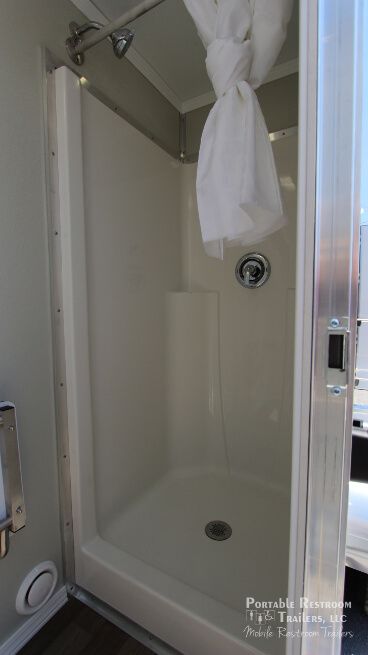 3 Station Shower Trailer with Laundry | Oahu Series