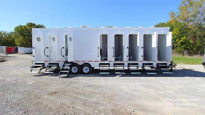 8 Station Shower Trailer | Classic Series - Private Floor Plan