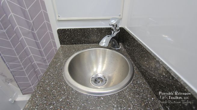 8 Station Shower Trailer | Classic Series - Private Floor Plan