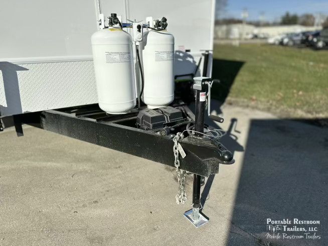 6 Station Shower Trailer Combo w/Lockers | Classic - 4 Season