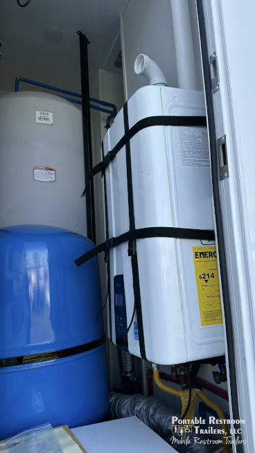 6 Station Shower Trailer Combo w/Lockers | Classic