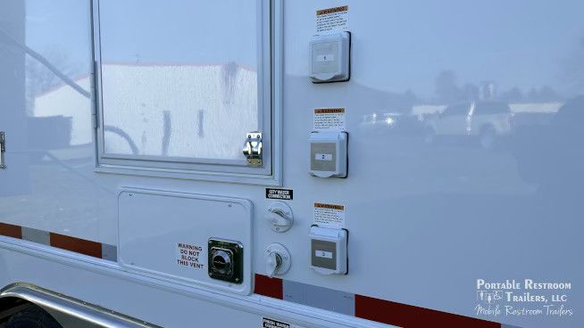 6 Station Shower Trailer Combo w/Lockers | Classic