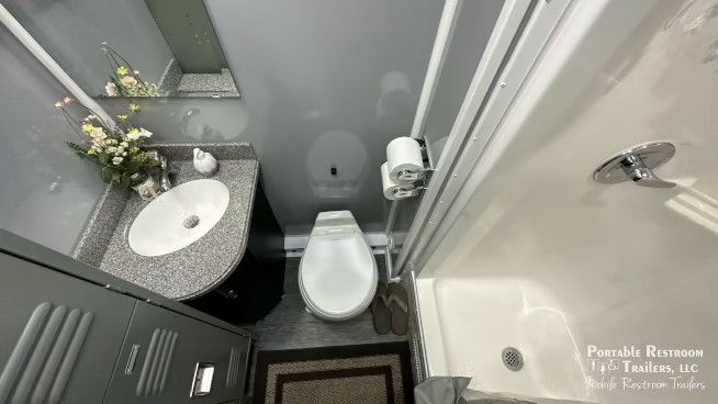 6 Station Shower Trailer Combo w/Lockers | Classic