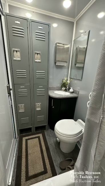 6 Station Shower Trailer Combo w/Lockers | Classic - 4 Season
