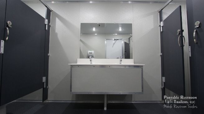 8 Stall Portable Shower Trailer | Oahu Series